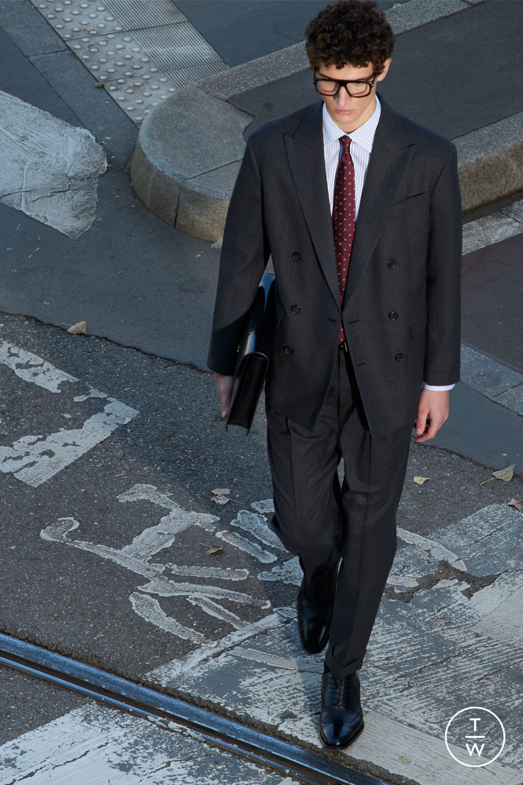 Fashion Week Milan Pre-Fall 2025 look 1 from the Dsquared2 collection 男装