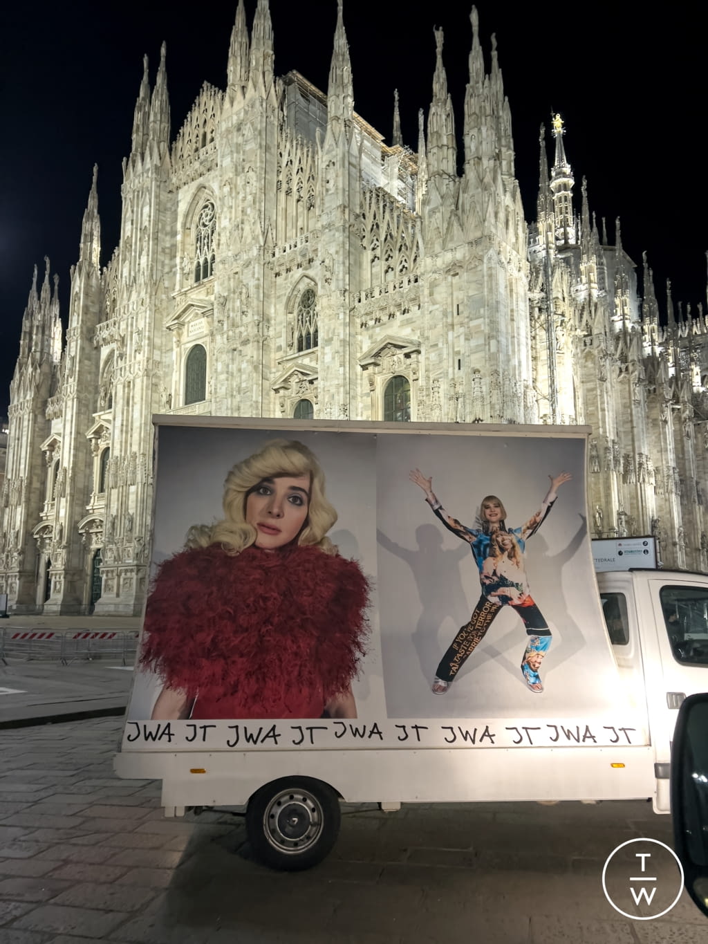 Fashion Week Milan Fall/Winter 2022 look 1 from the JW Anderson collection 女装