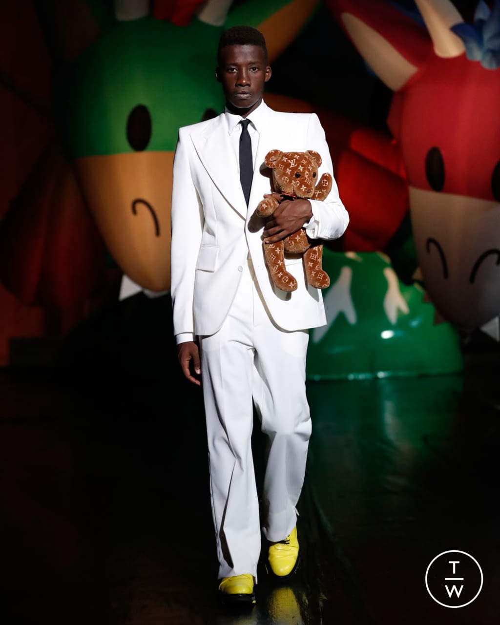 Fashion Week Paris Spring/Summer 2021 look 62 from the Louis Vuitton collection 男装