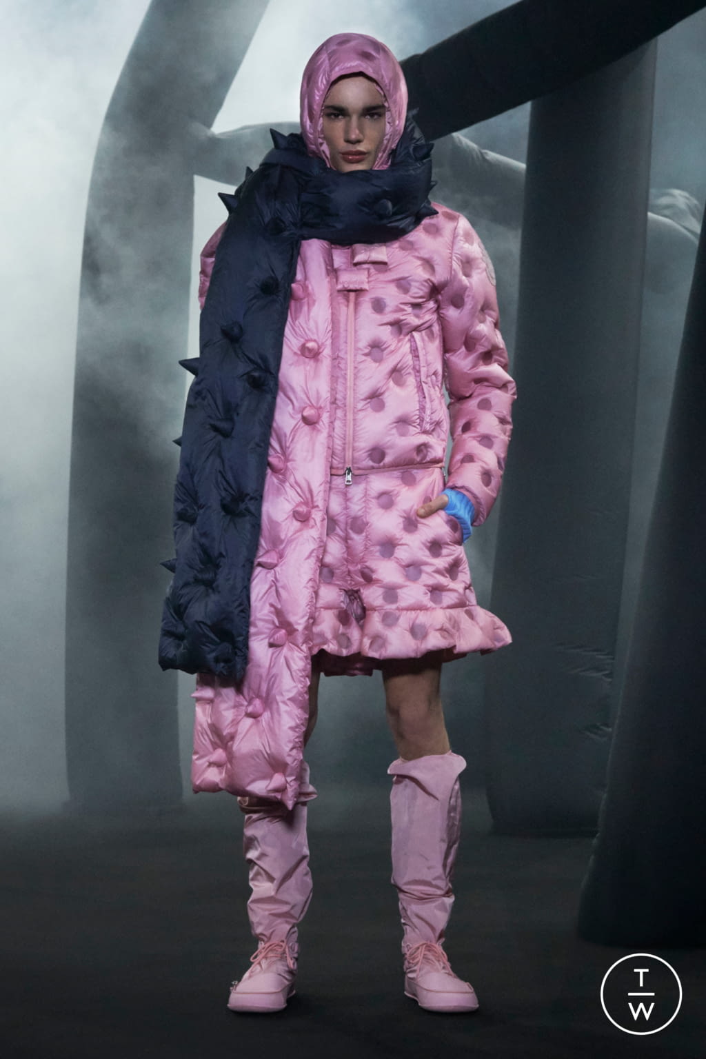 Fashion Week Milan Fall/Winter 2020 look 12 from the 1 Moncler JW Anderson collection 女装