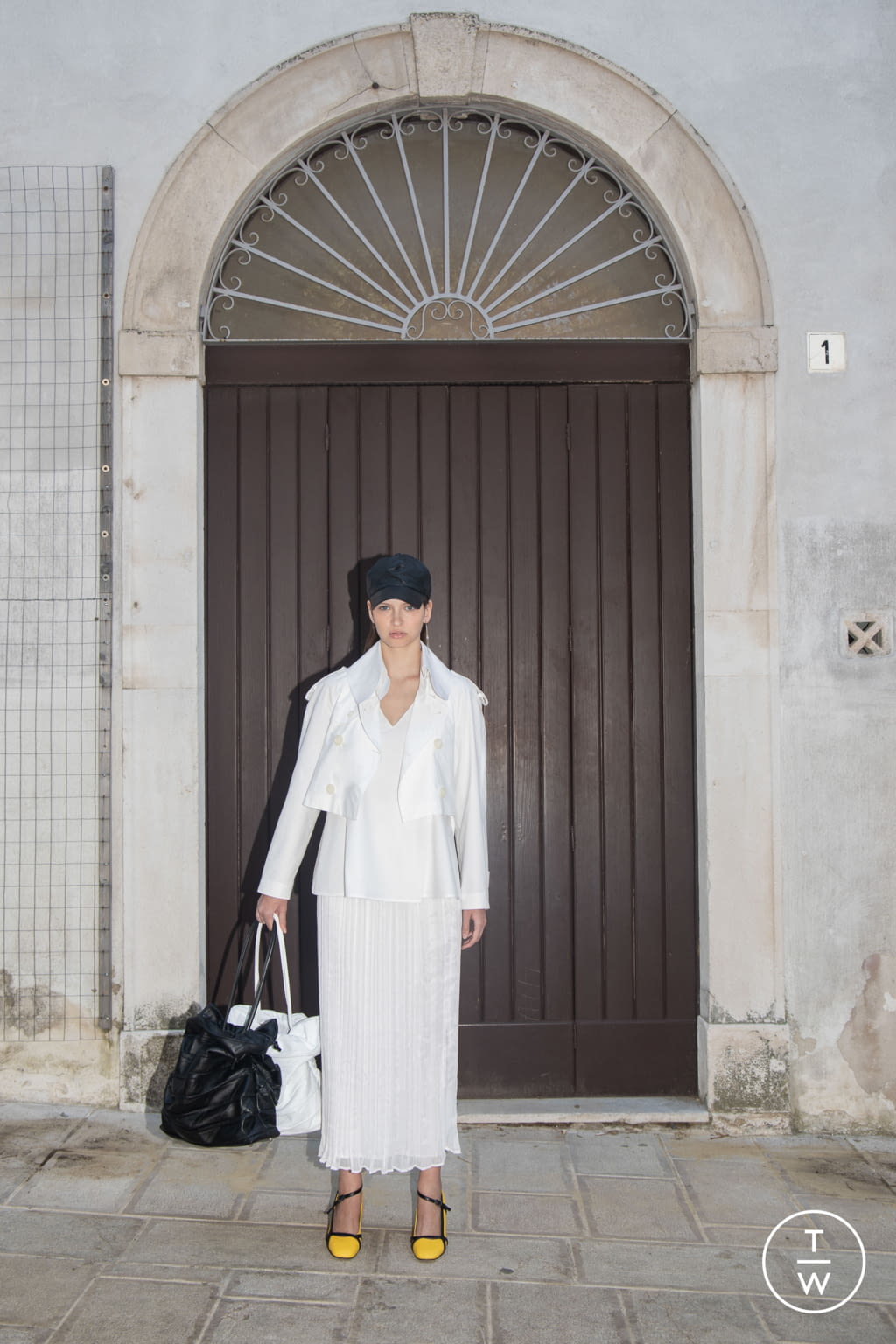 Fashion Week Milan Spring/Summer 2022 look 1 from the Vien collection 女装