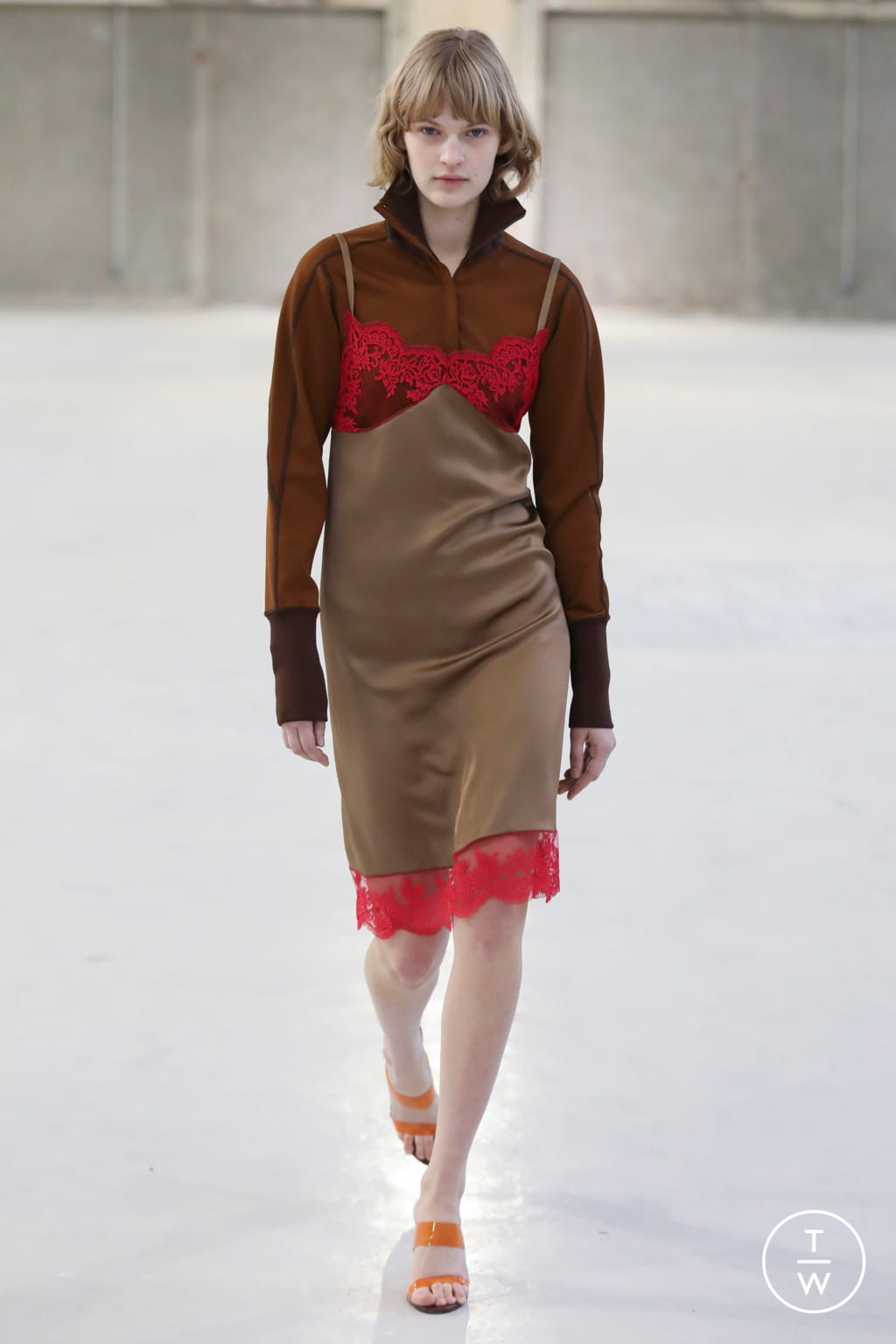 Fashion Week Paris Fall/Winter 2021 look 9 from the Atlein collection womenswear
