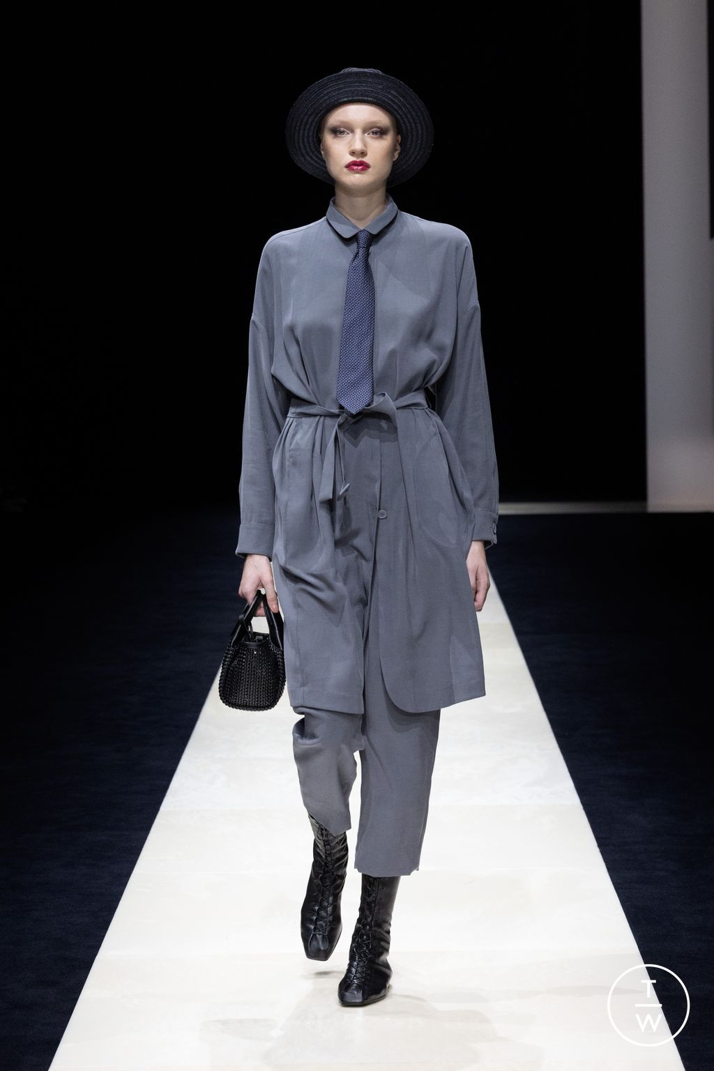 Fashion Week Milan Spring/Summer 2025 look 10 from the Emporio Armani collection womenswear