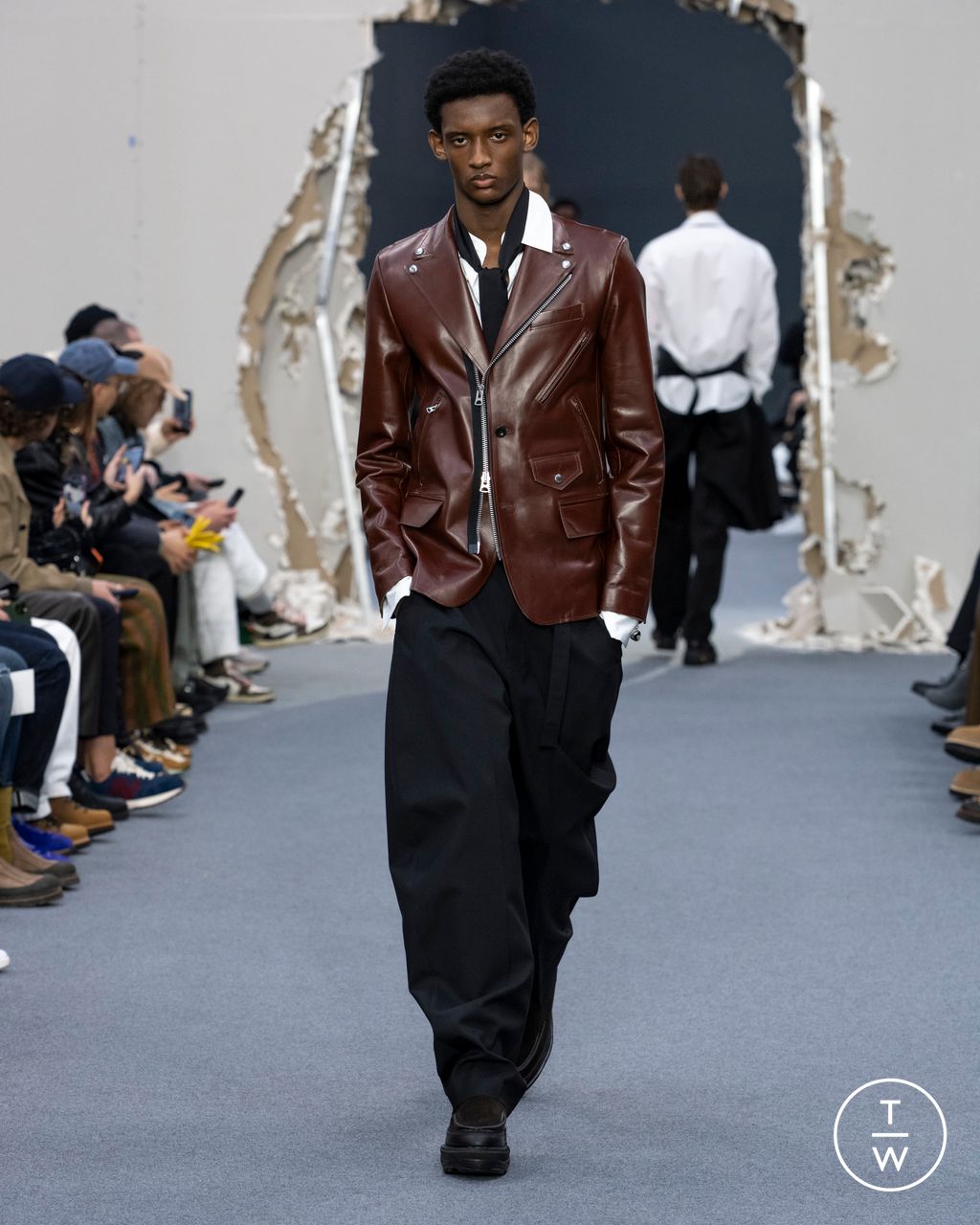 Fashion Week Paris Fall/Winter 2026 look 10 from the Sacai collection 男装