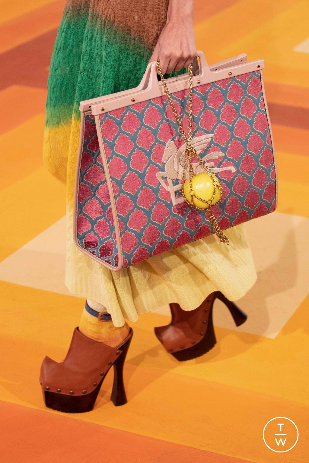 Fashion Week Milan Spring/Summer 2023 look 4 from the Etro collection womenswear accessories