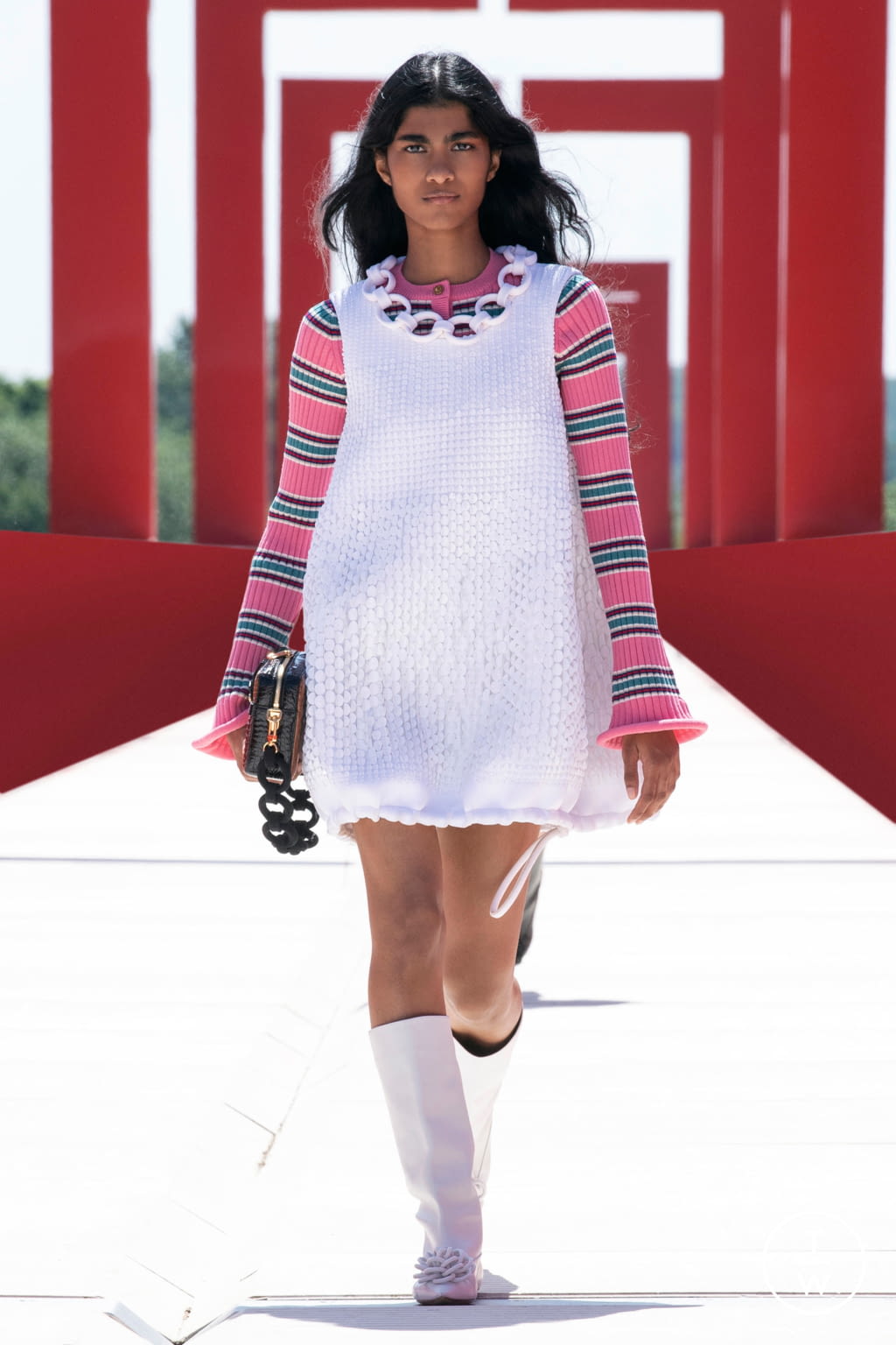 Fashion Week Paris Resort 2022 look 10 from the Louis Vuitton collection 女装