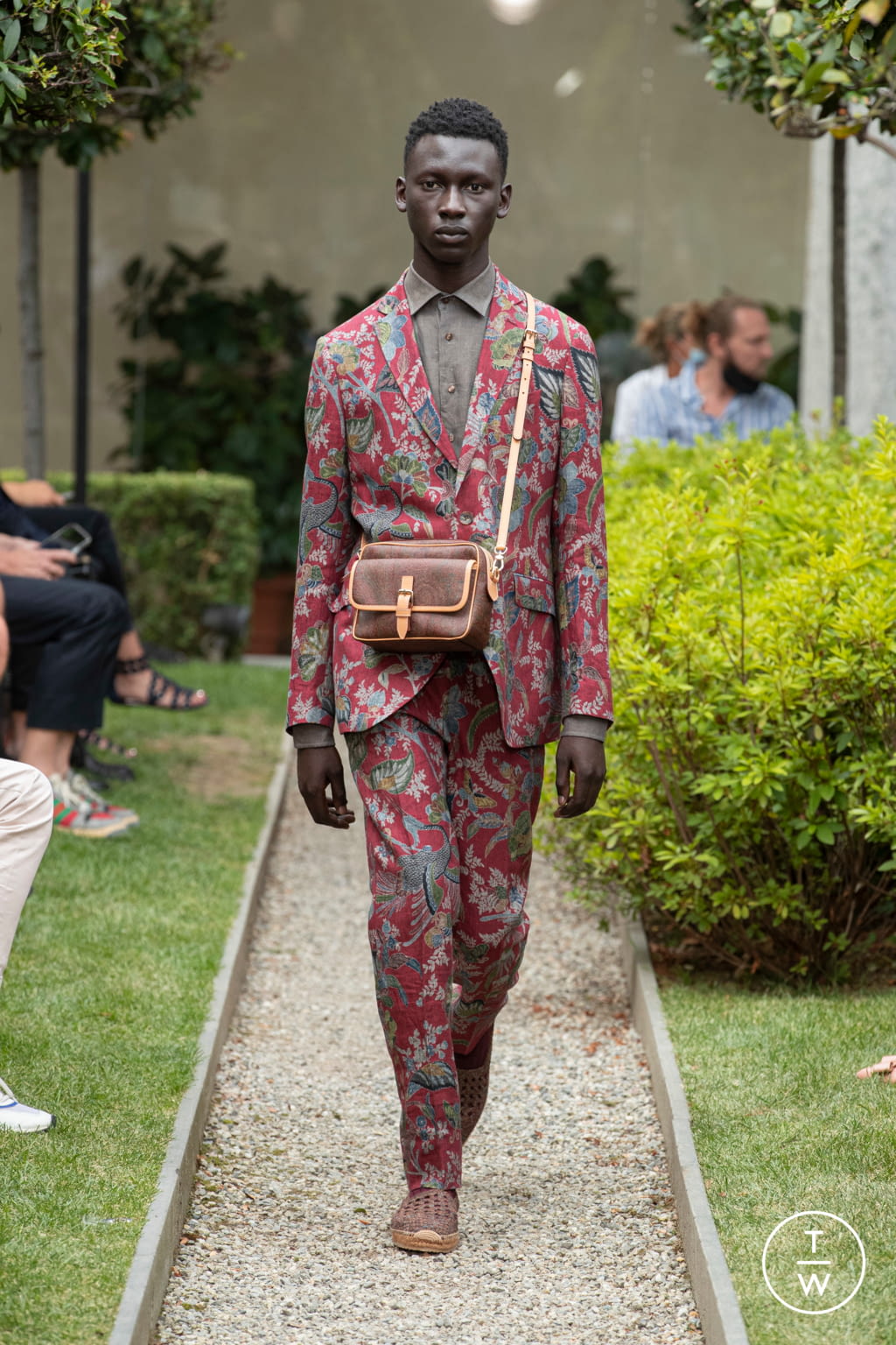 Fashion Week Milan Spring/Summer 2021 look 10 from the Etro collection 男装