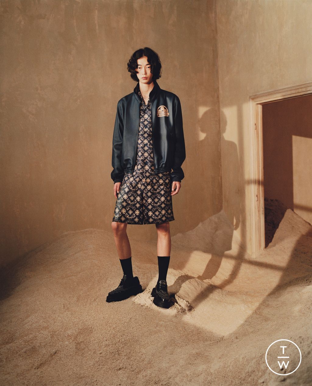 Fashion Week Paris Pre-Fall 2023 look 11 from the Louis Vuitton collection menswear