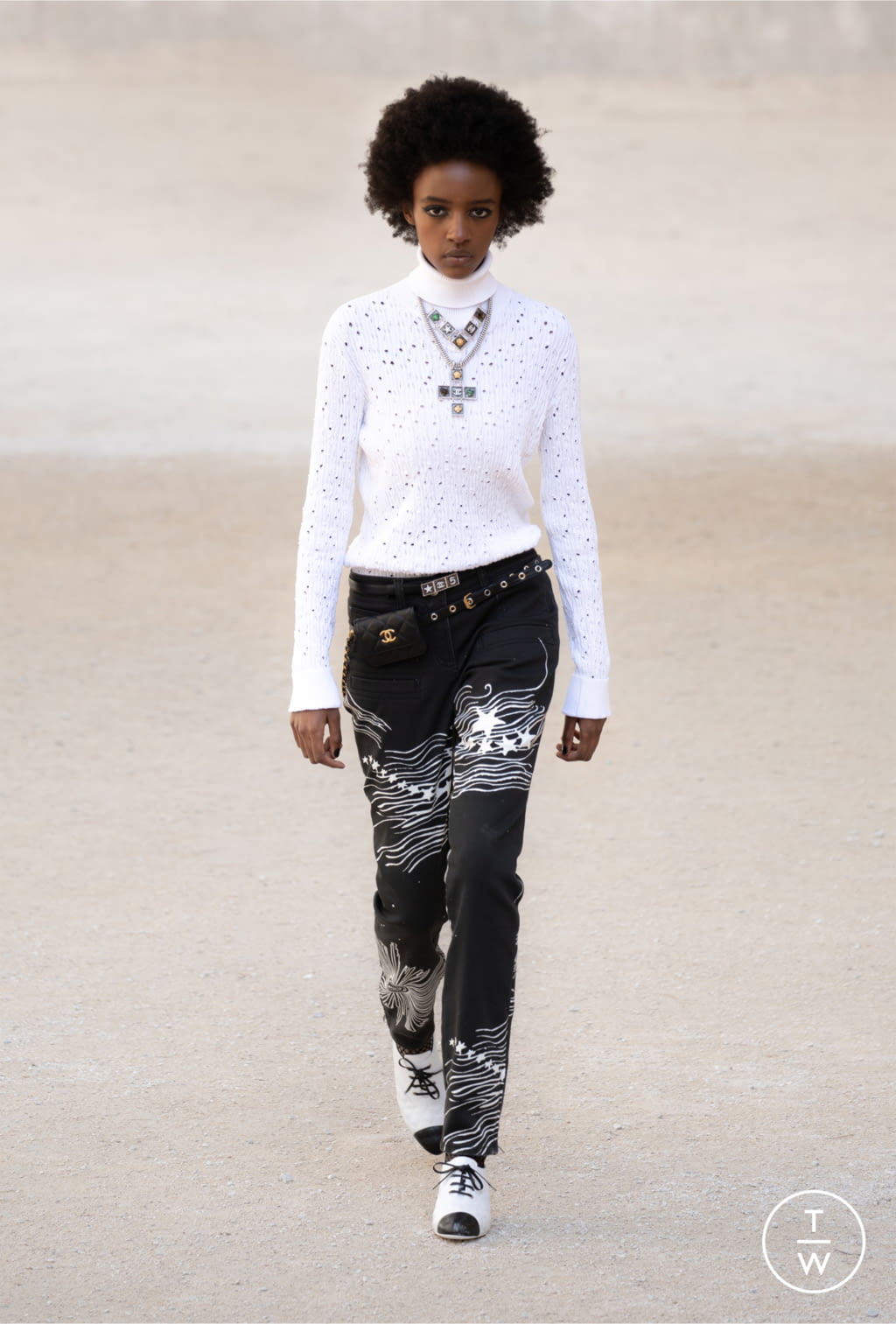 Fashion Week Paris Resort 2022 look 10 from the Chanel collection 女装