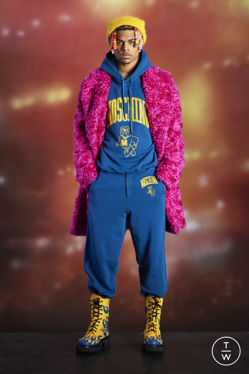 Fashion Week New York Pre-Fall 2022 look 10 from the Moschino collection menswear