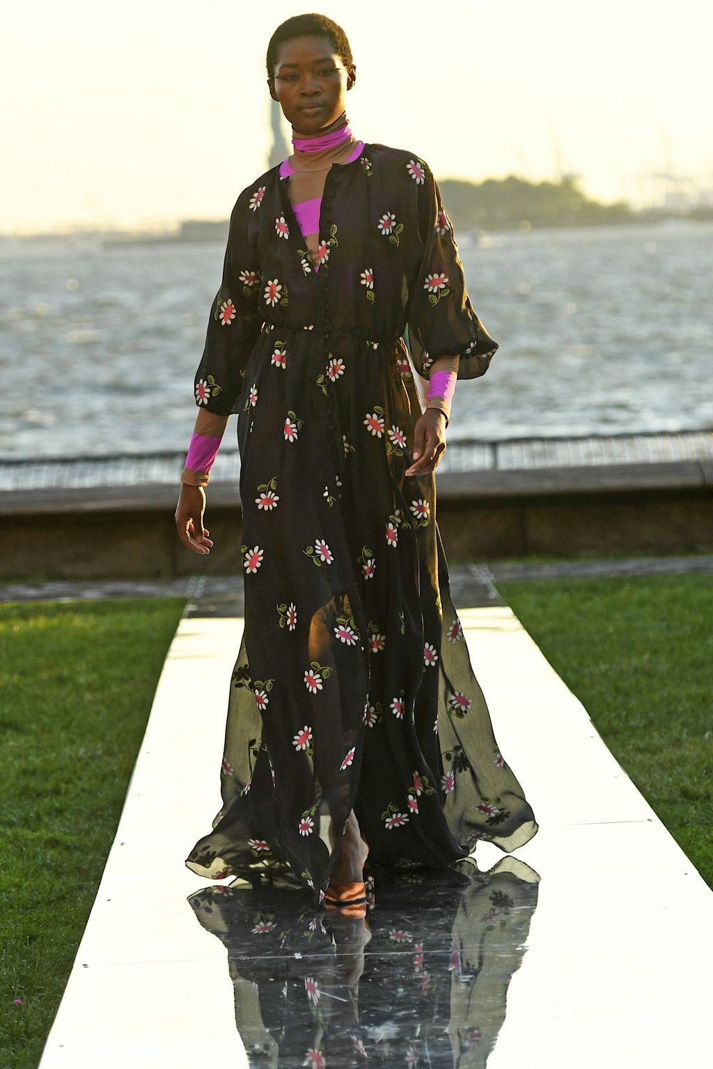 Fashion Week New York Spring/Summer 2023 look 40 from the Cynthia Rowley collection womenswear