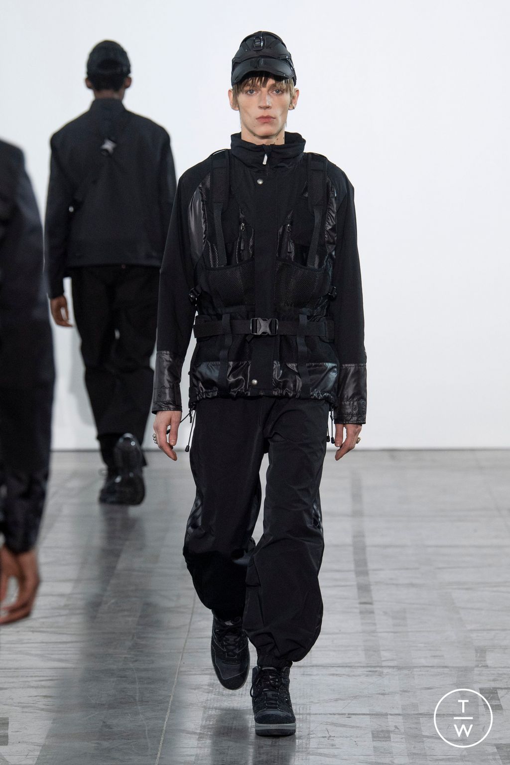 Fashion Week Paris Fall/Winter 2023 look 22 from the Junya Watanabe Man collection menswear