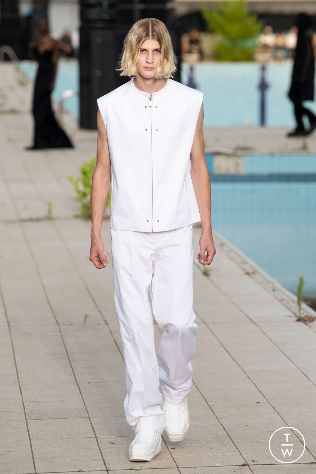 Fashion Week Milan Spring/Summer 2023 look 9 from the Alyx collection menswear