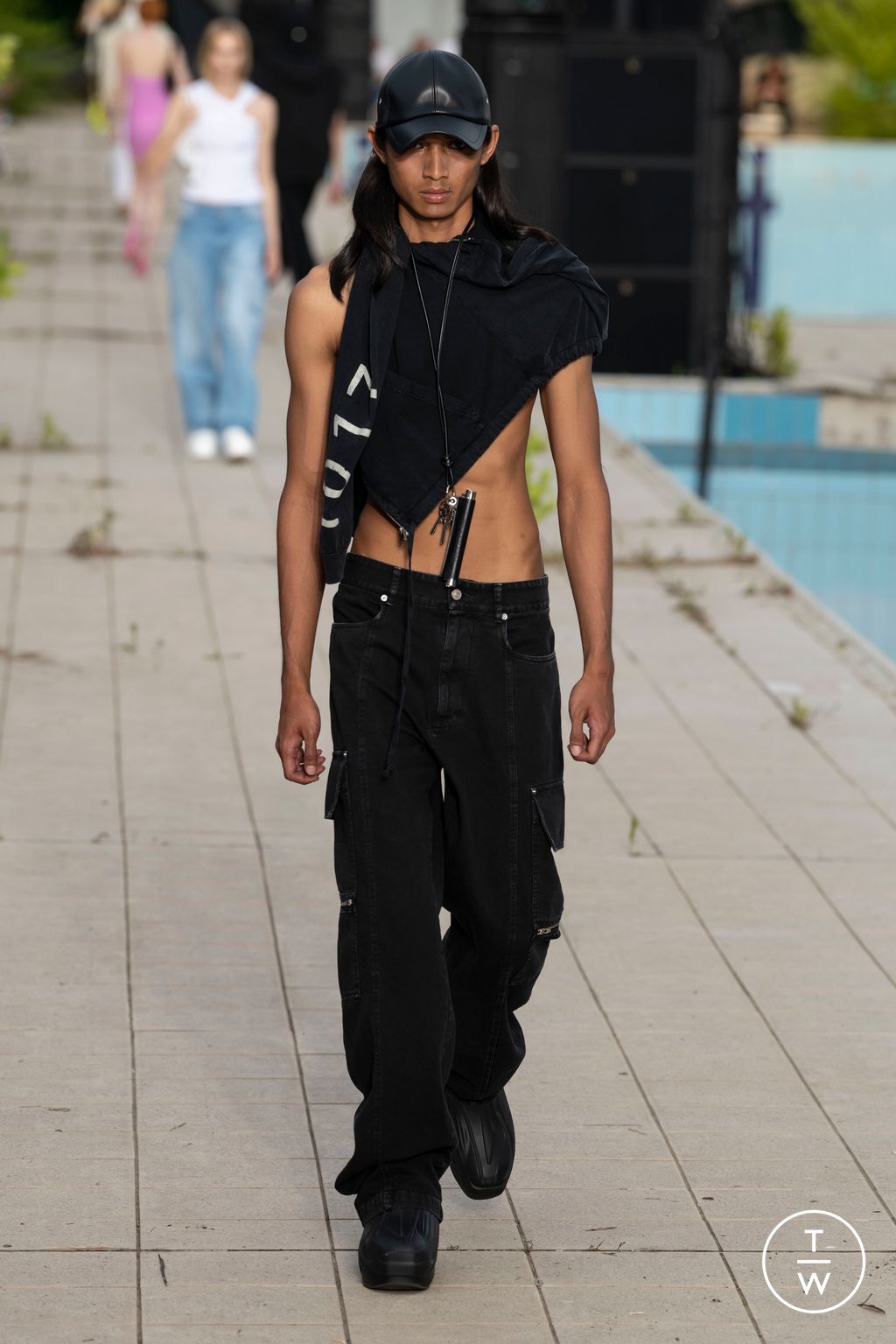 Fashion Week Milan Spring/Summer 2023 look 24 from the Alyx collection menswear