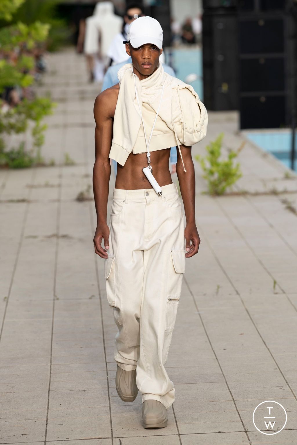 Fashion Week Milan Spring/Summer 2023 look 27 from the Alyx collection menswear