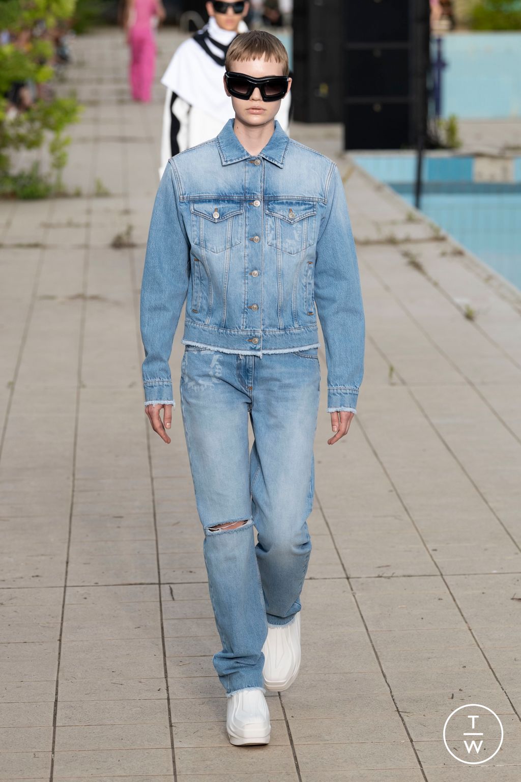 Fashion Week Milan Spring/Summer 2023 look 28 from the Alyx collection menswear