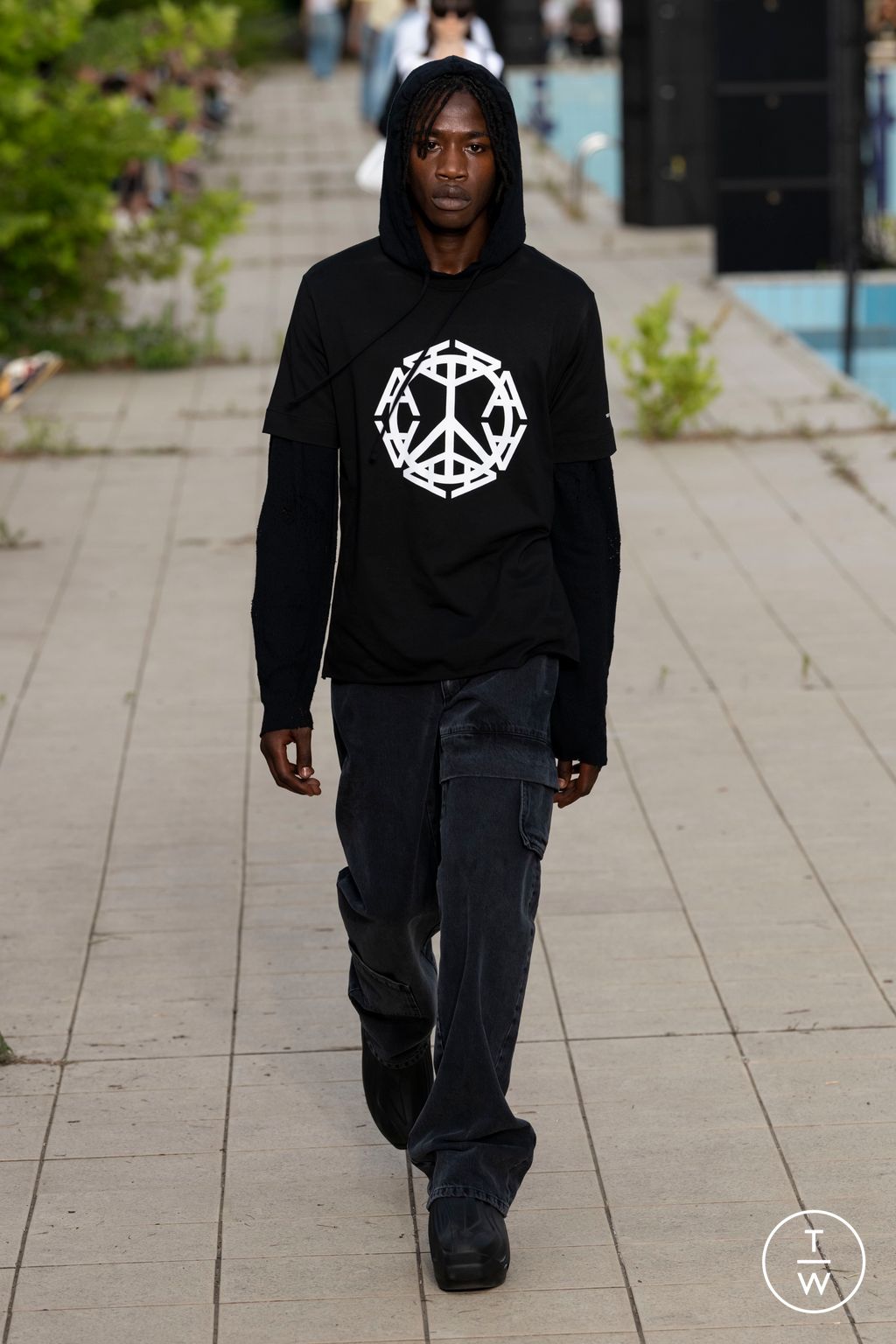 Fashion Week Milan Spring/Summer 2023 look 33 from the Alyx collection menswear