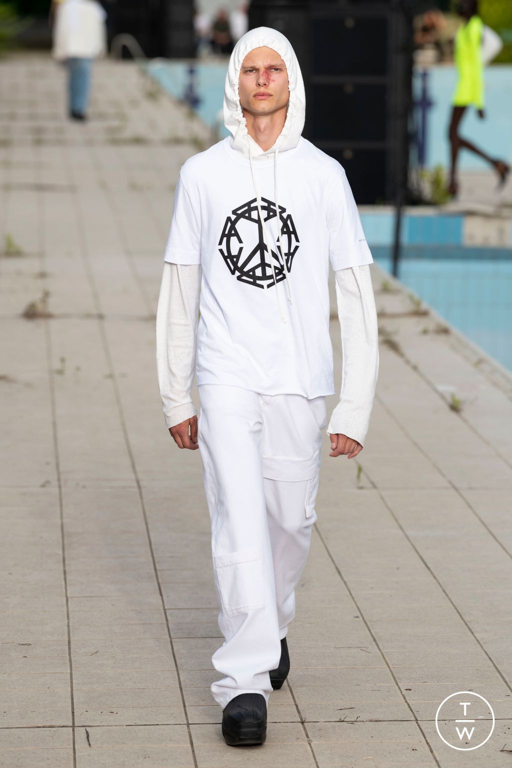 Fashion Week Milan Spring/Summer 2023 look 35 from the Alyx collection menswear