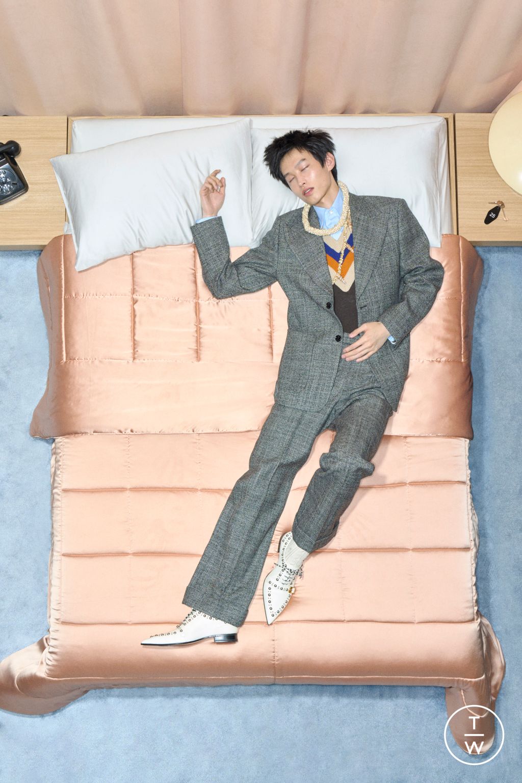 Fashion Week Paris Resort 2026 look 26 from the Valentino collection menswear