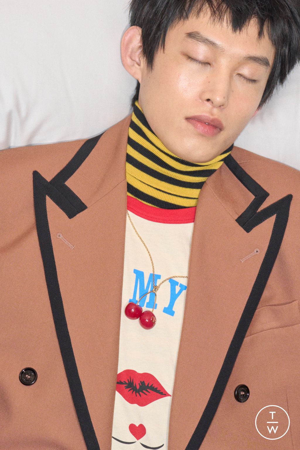 Fashion Week Paris Resort 2026 look 67 from the Valentino collection womenswear accessories