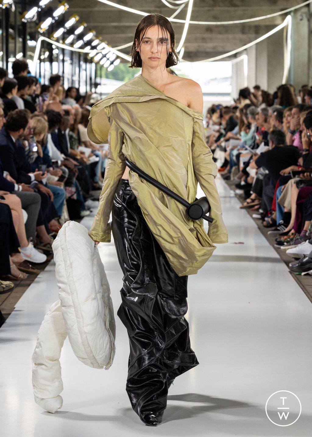 Fashion Week Paris Spring/Summer 2024 look 101 de la collection IFM PARIS menswear