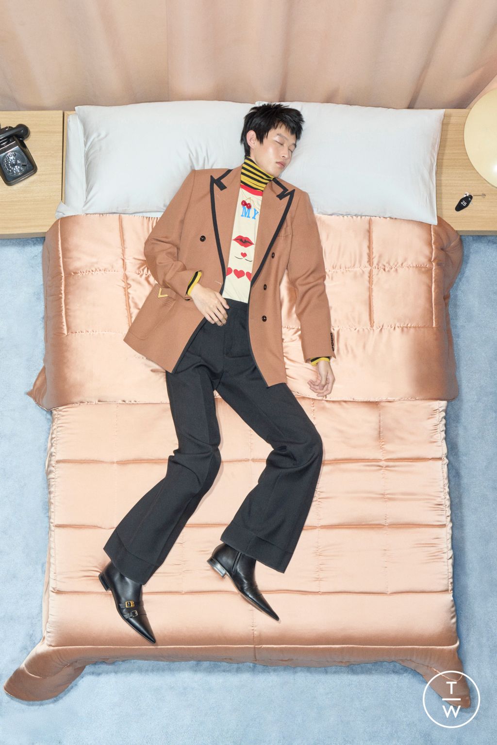 Fashion Week Paris Resort 2026 look 27 from the Valentino collection menswear