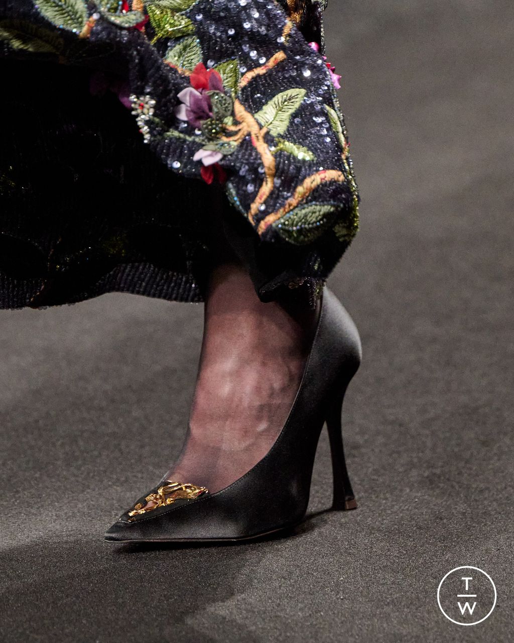 Fashion Week Milan Fall/Winter 2025 look 51 from the Roberto Cavalli collection womenswear accessories