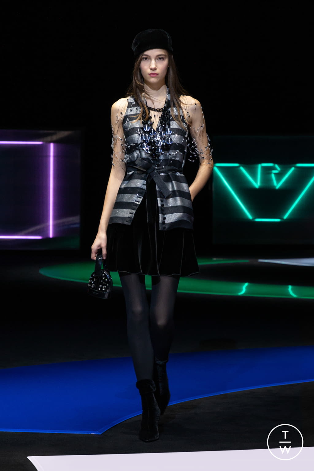 Fashion Week Milan Fall/Winter 2021 look 104 from the Emporio Armani collection 女装