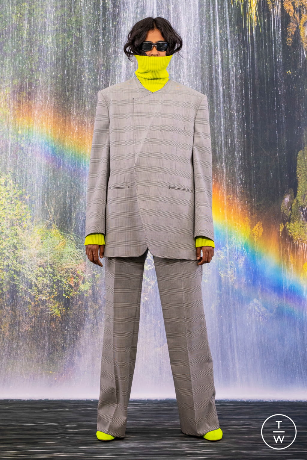 Fashion Week Paris Fall/Winter 2021 look 104 from the VETEMENTS collection 男装