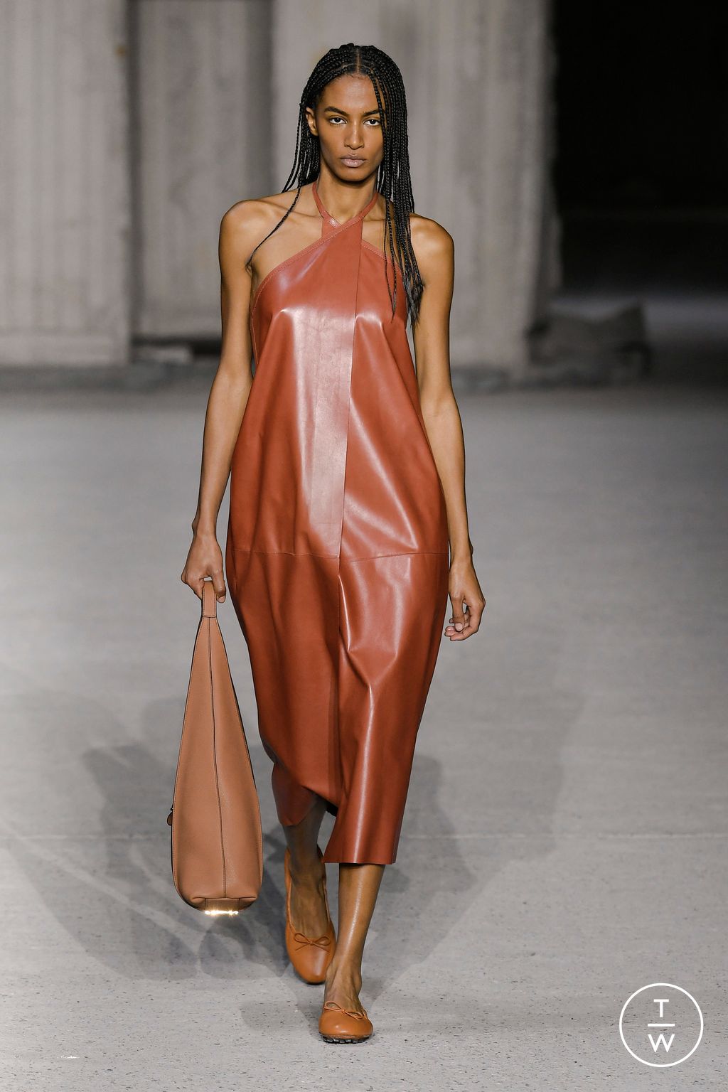 Fashion Week Milan Spring/Summer 2023 look 40 from the Tod's collection 女装