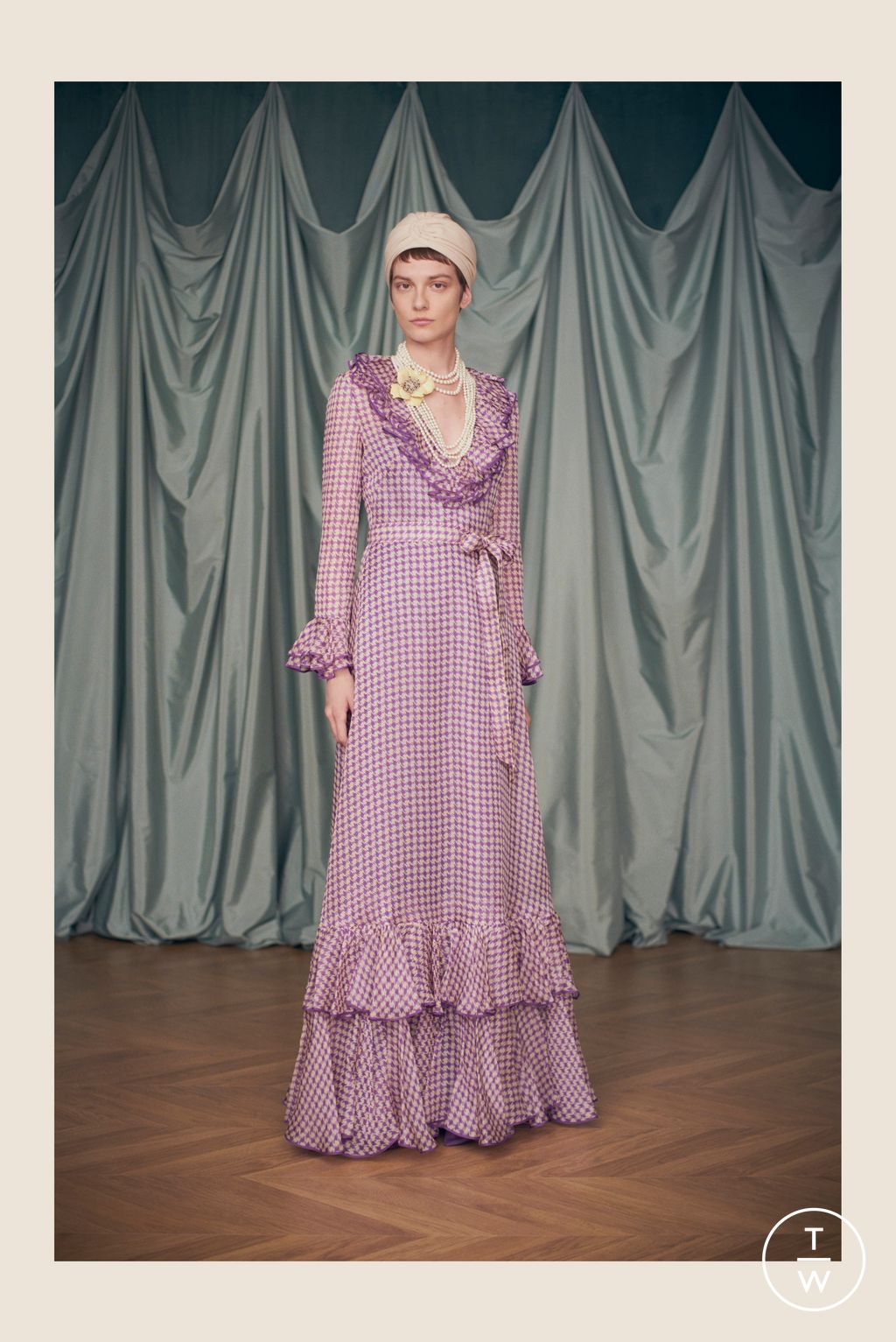 Fashion Week Paris Resort 2025 look 104 from the Valentino collection womenswear