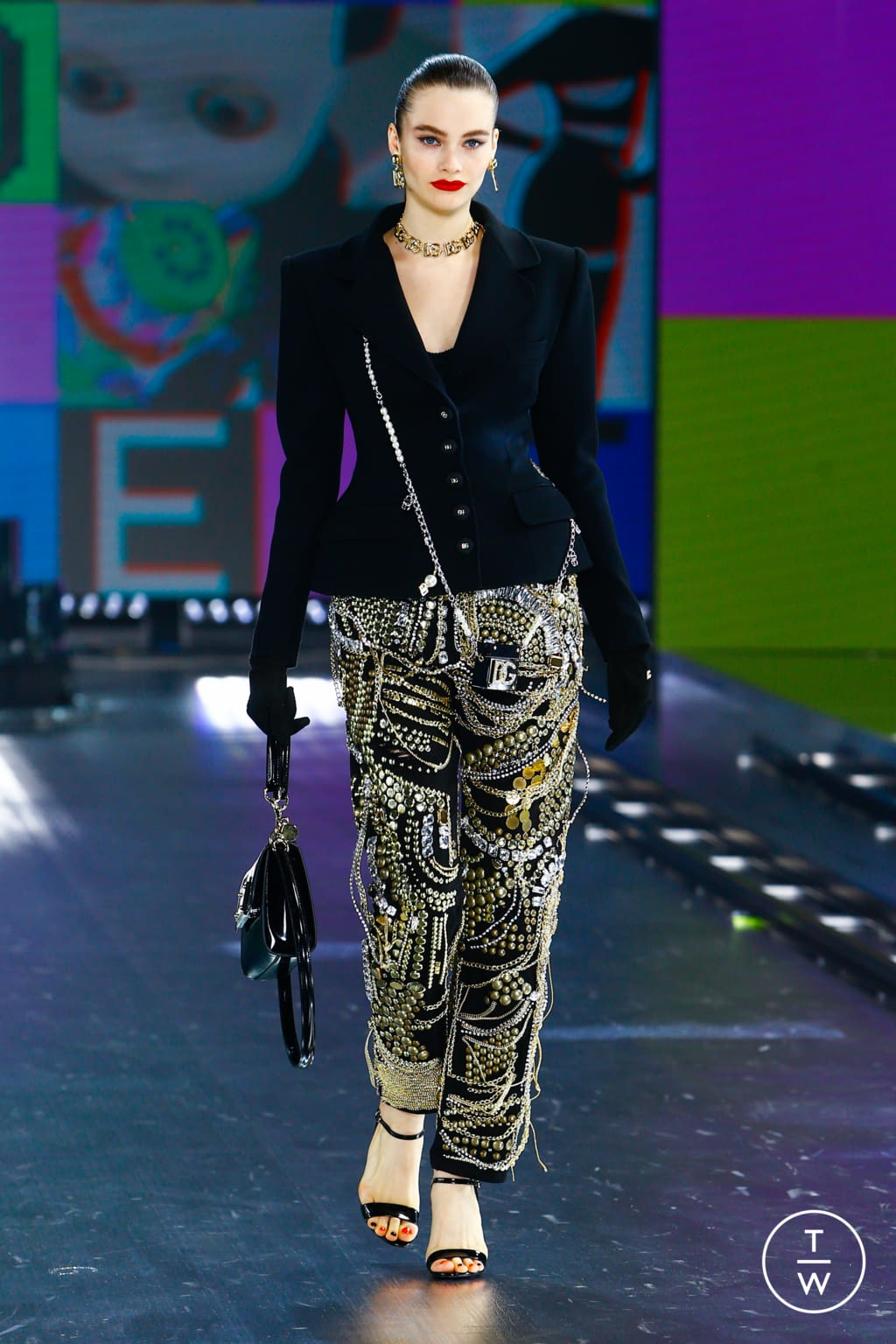 Fashion Week Milan Fall/Winter 2021 look 115 from the Dolce & Gabbana collection womenswear
