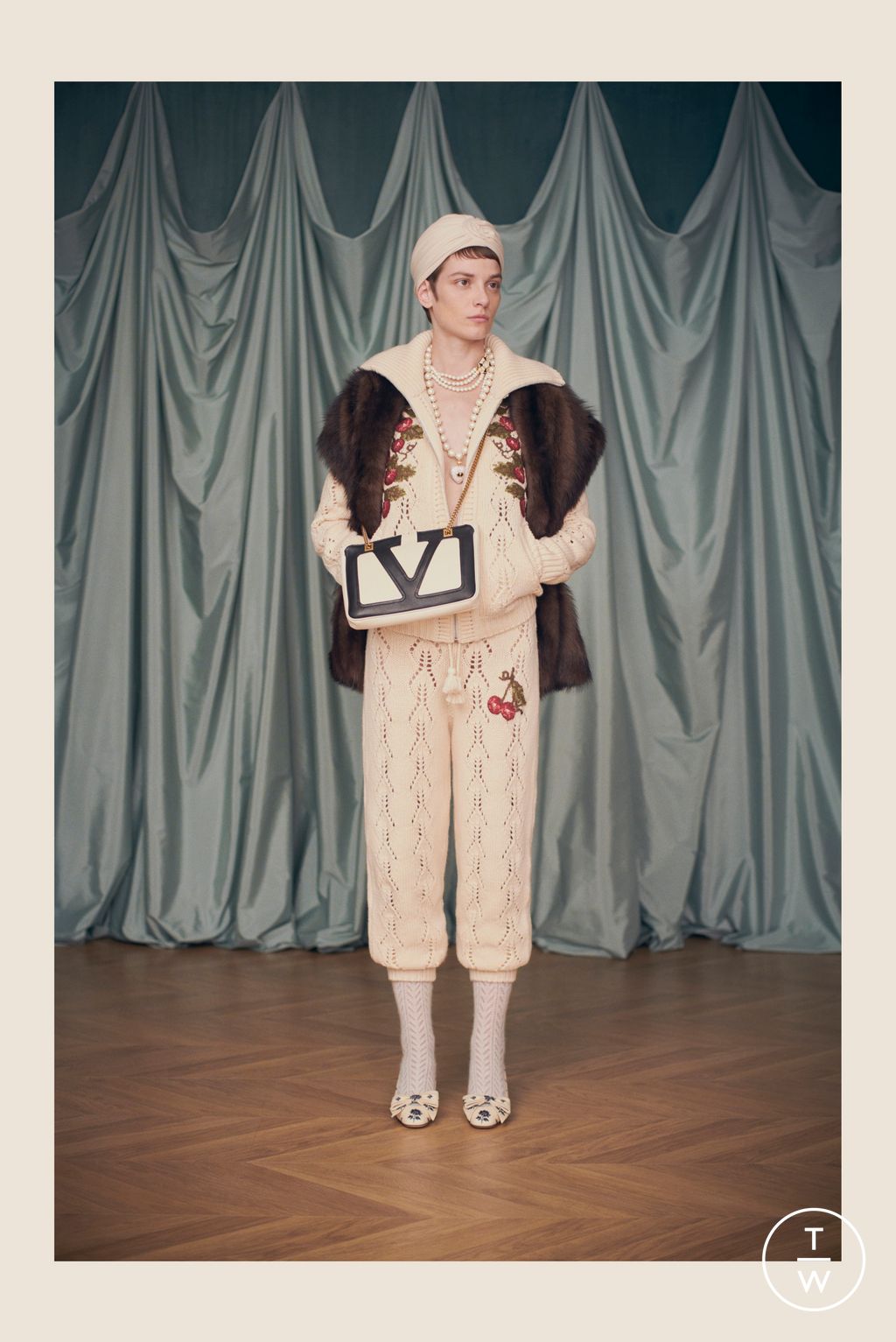 Fashion Week Paris Resort 2025 look 105 de la collection Valentino womenswear