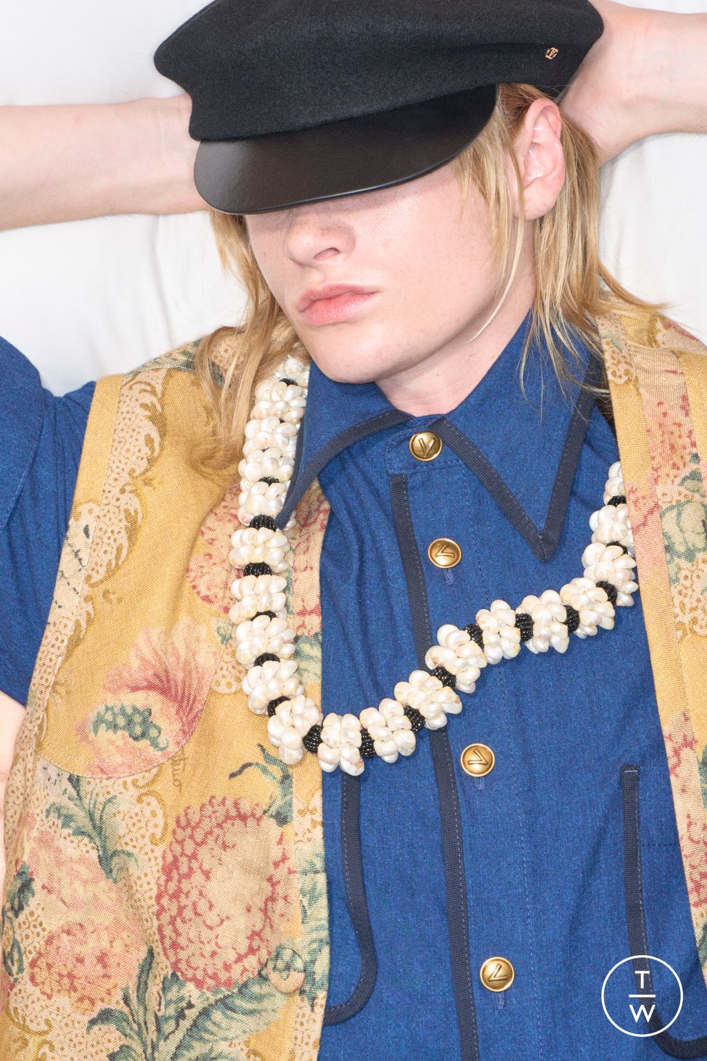 Fashion Week Paris Resort 2026 look 72 from the Valentino collection womenswear accessories