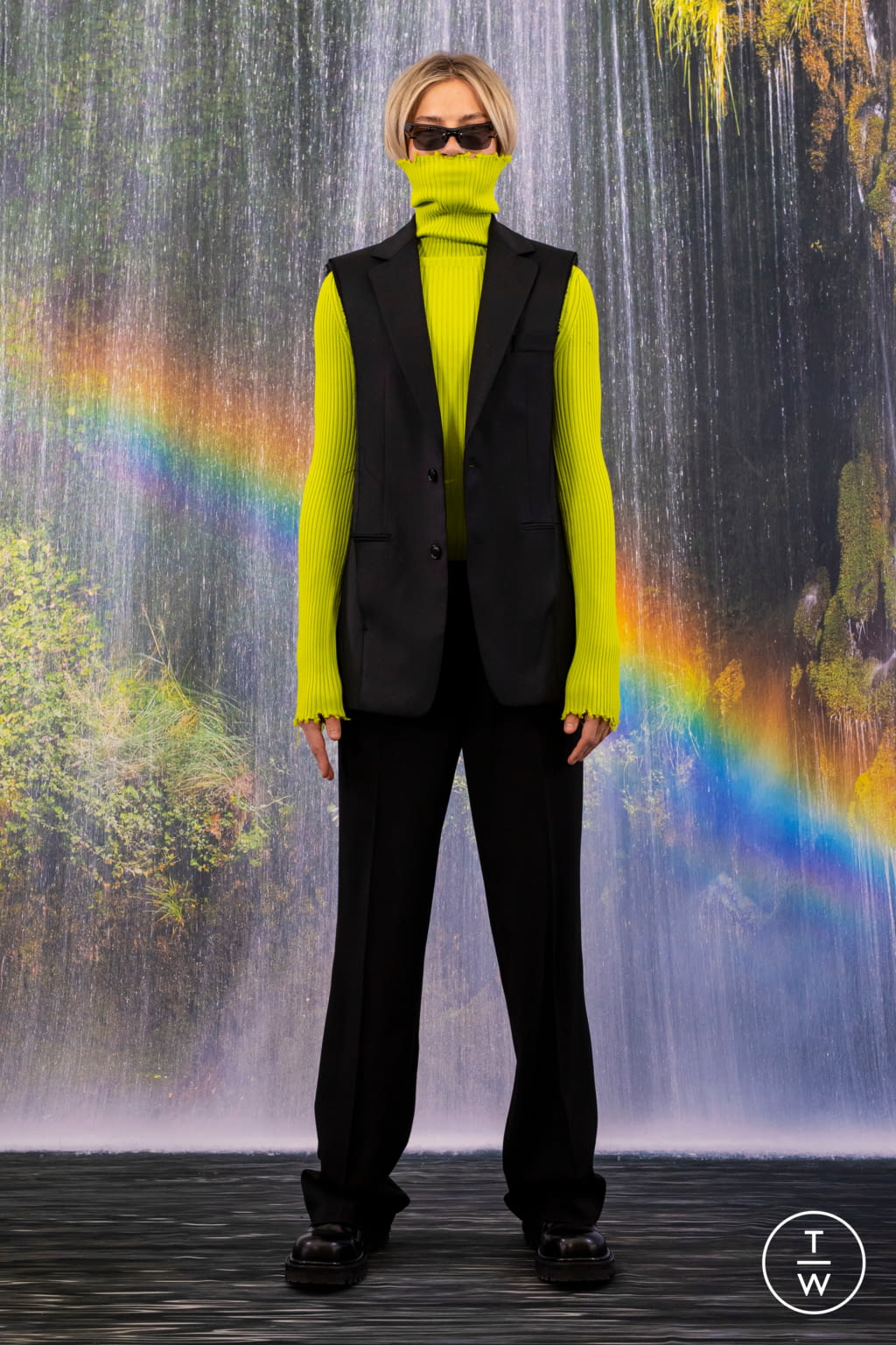 Fashion Week Paris Fall/Winter 2021 look 108 from the VETEMENTS collection 男装