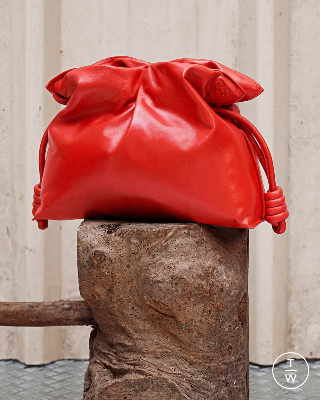 Fashion Week Paris Fall/Winter 2022 look 13 from the Loewe collection womenswear accessories