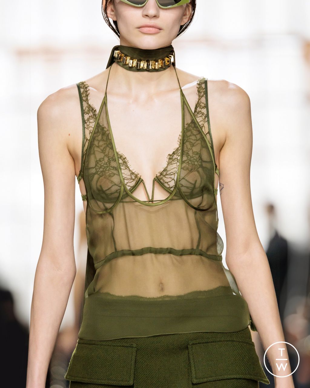 Fashion Week Milan Fall/Winter 2024 look 16 de la collection Gucci womenswear accessories