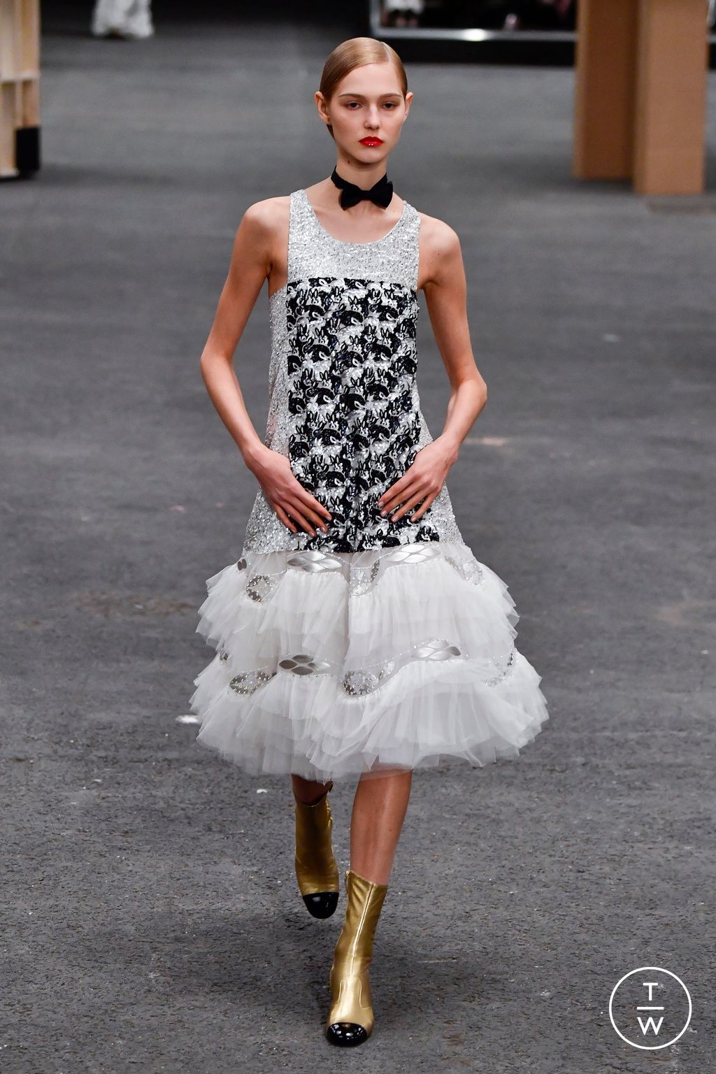 Fashion Week Paris Spring/Summer 2023 look 46 from the Chanel collection couture