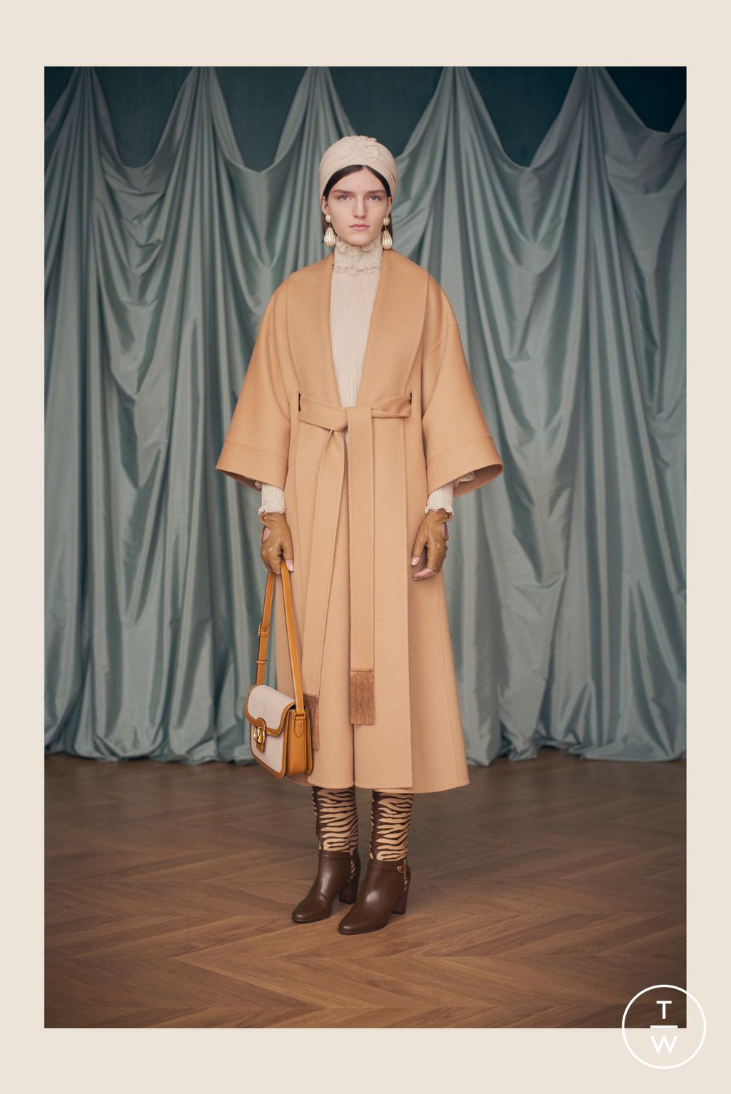 Fashion Week Paris Resort 2025 look 108 from the Valentino collection 女装