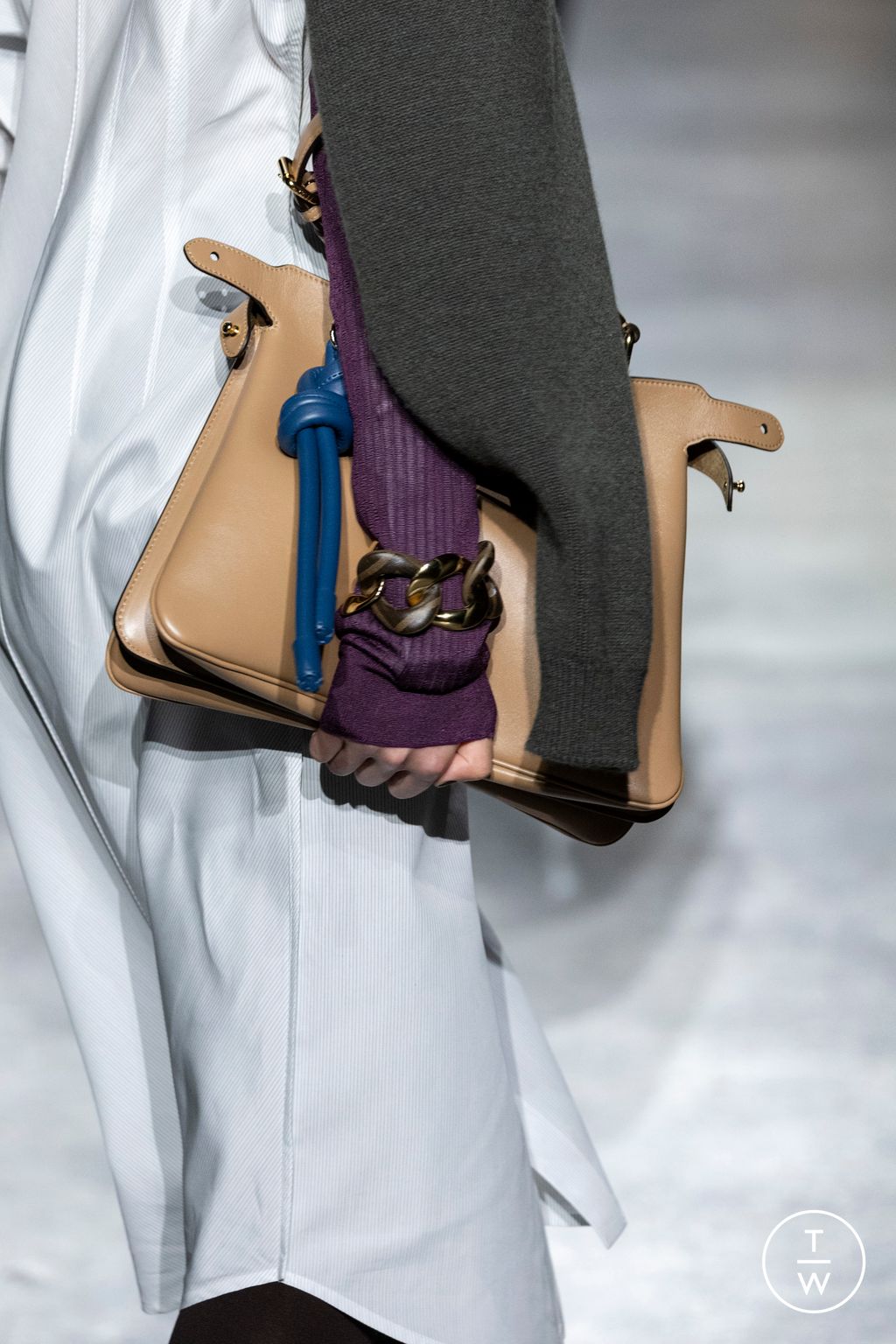 Fashion Week Milan Fall/Winter 2024 look 8 from the Fendi collection 女装配饰