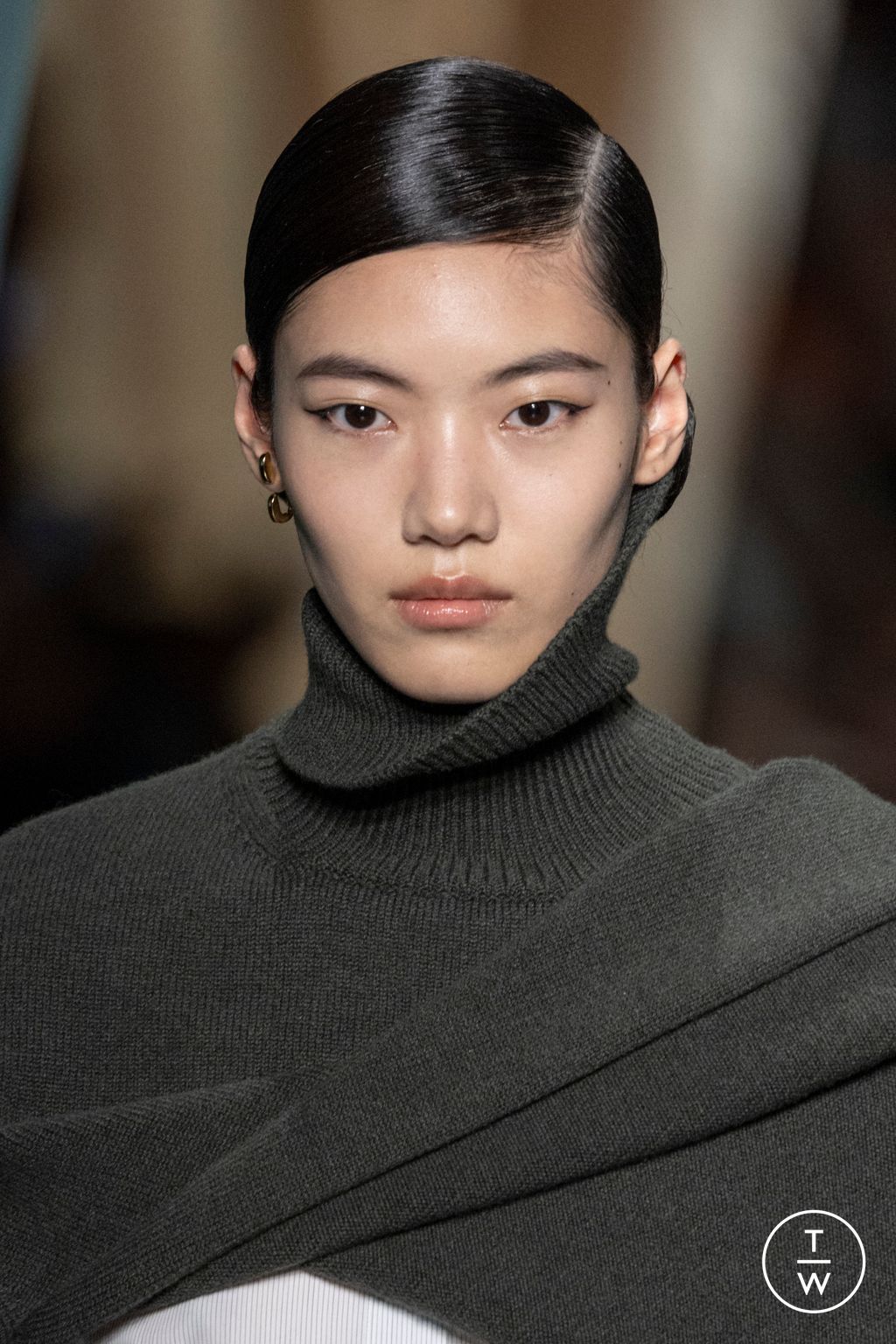 Fashion Week Milan Fall/Winter 2024 look 66 from the Fendi collection 女装配饰