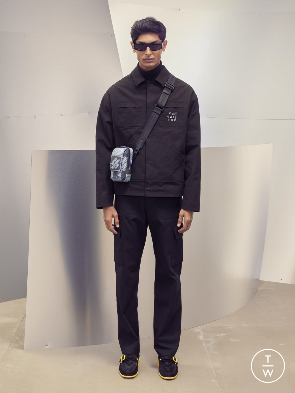 Fashion Week Paris Pre-Fall 2022 look 19 from the Louis Vuitton collection 男装