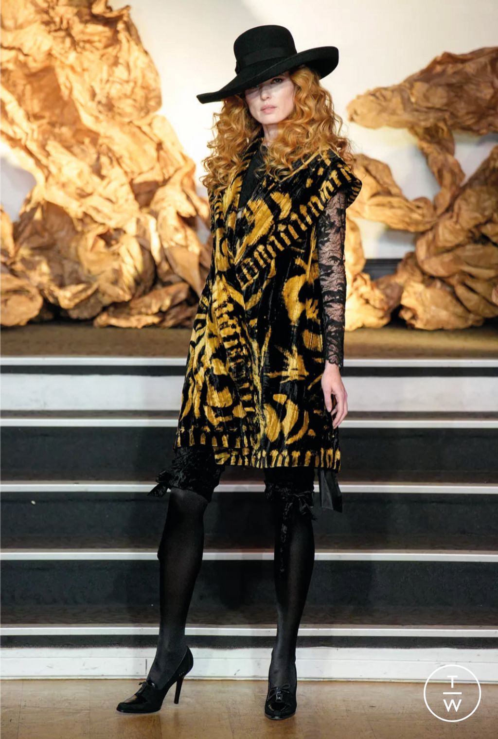 Fashion Week Paris Fall/Winter 2025 look 10 from the Franck Sorbier collection couture