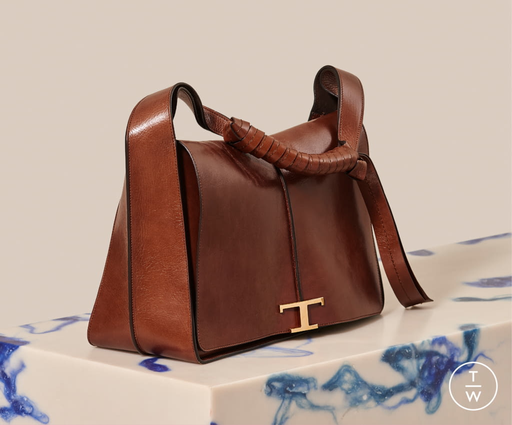 Fashion Week Milan Fall/Winter 2021 look 33 de la collection Tod's womenswear accessories