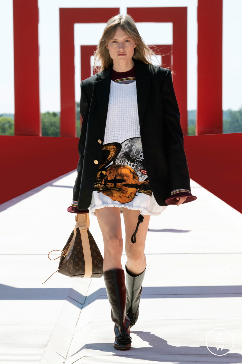Fashion Week Paris Resort 2022 look 11 from the Louis Vuitton collection womenswear