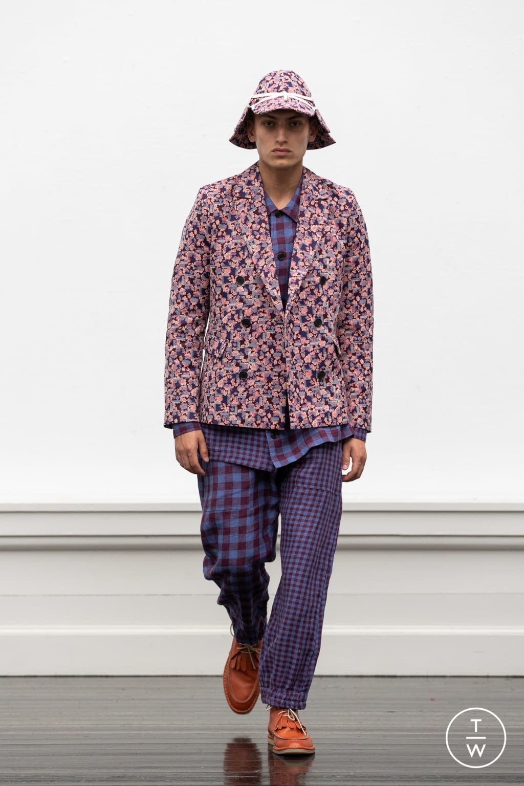 Fashion Week Paris Spring/Summer 2022 look 11 from the Henrik Vibskov collection menswear