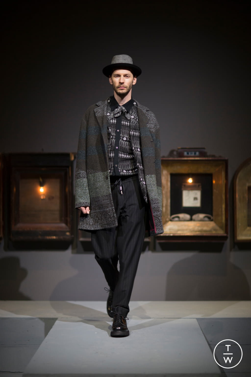 Fashion Week Milan Fall/Winter 2017 look 11 de la collection Antonio Marras menswear