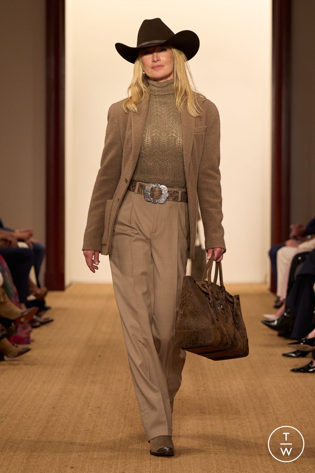 Fashion Week New York Fall/Winter 2024 look 11 from the Ralph Lauren collection 女装