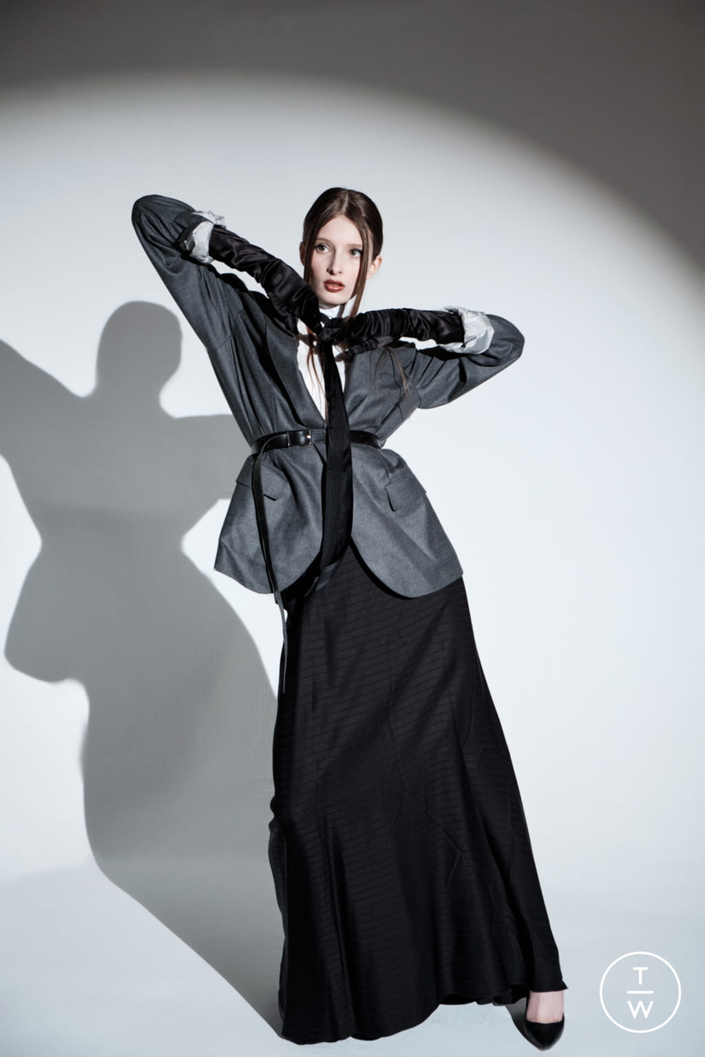 Fashion Week Paris Fall/Winter 2021 look 11 de la collection Valentin Yudashkin womenswear