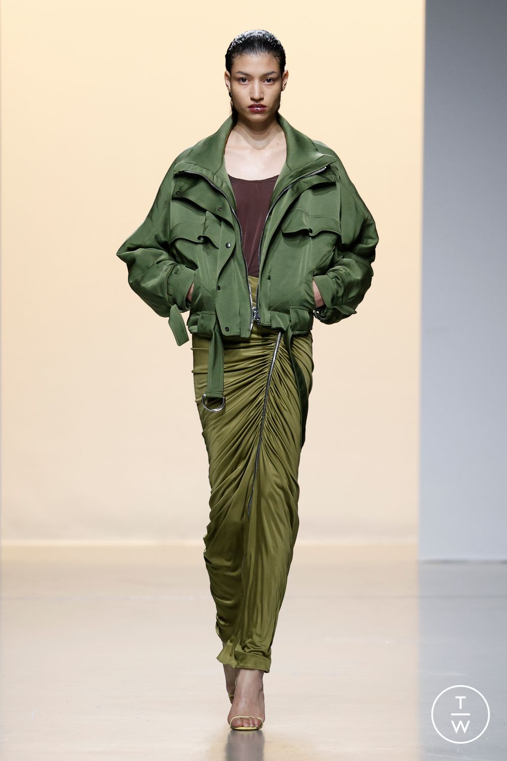 Fashion Week Paris Fall/Winter 2024 look 11 de la collection Atlein womenswear